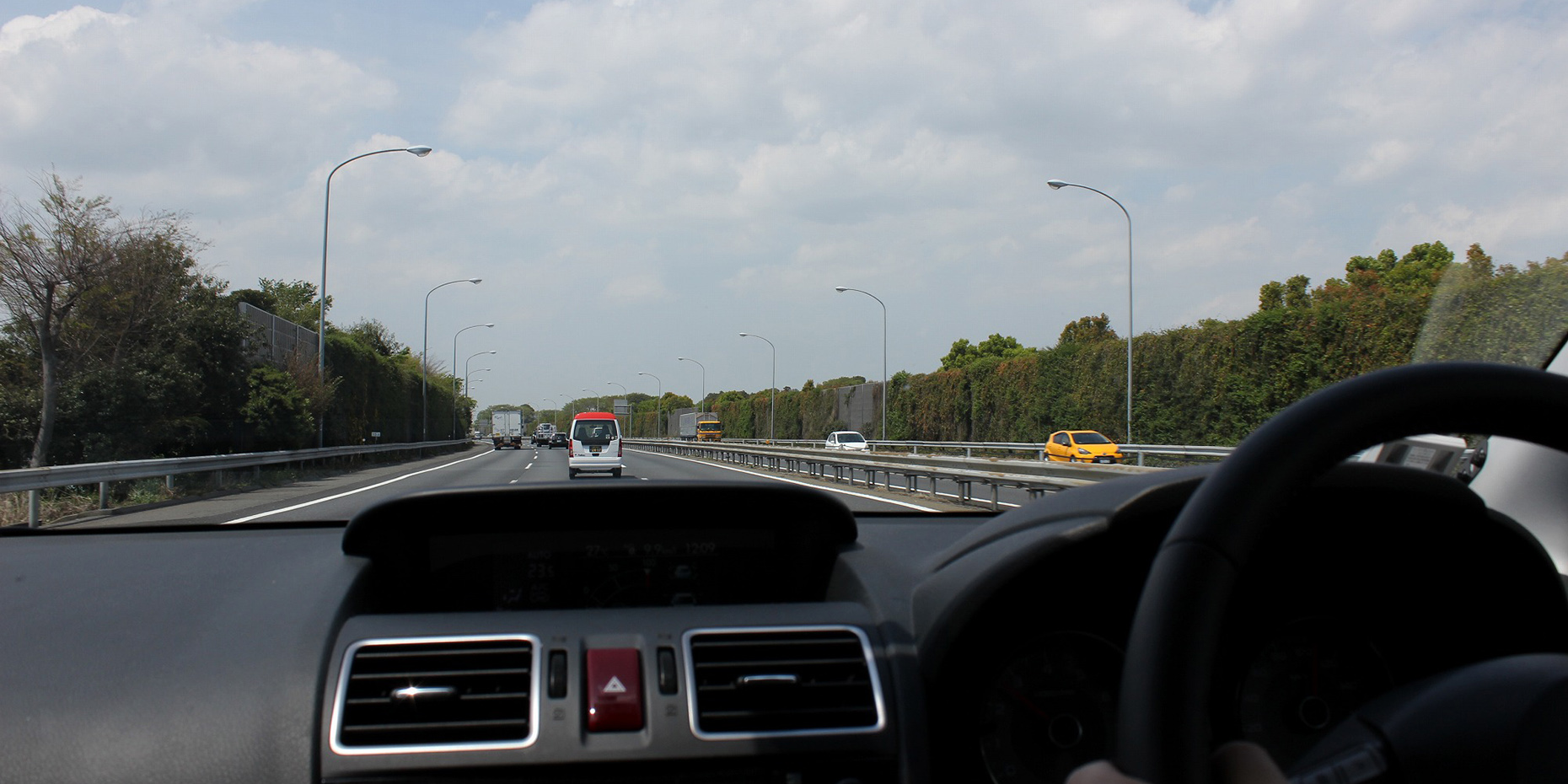 高速道路の運転が怖い 注意点とコツがわかれば大丈夫 カーシェアリングのカレコ Careco 公式ブログ