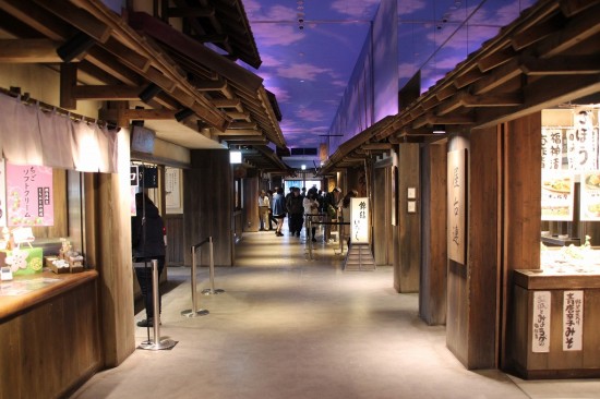 江戸の伝統的な味と技を継承する老舗や名店が並ぶ