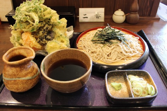 「そば処　田じま」の野菜天ぷら蕎麦