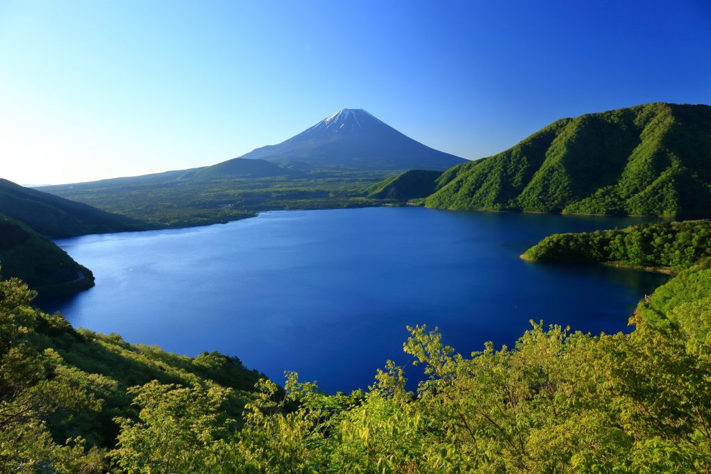 富士山を望む絶景。天候の条件が揃うと逆さ富士が見られるかも