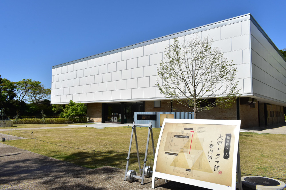 境内から直結している「鎌倉文華館 鶴岡ミュージアム」。2023年1月9日（月・祝）まで「鎌倉殿の13人　大河ドラマ館」を開催中