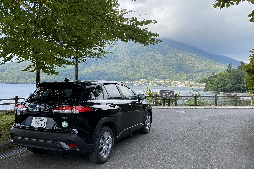 歌ヶ浜第一駐車場の駐車料は無料。中禅寺湖と男体山の両方を望める撮影スポットとして知られている