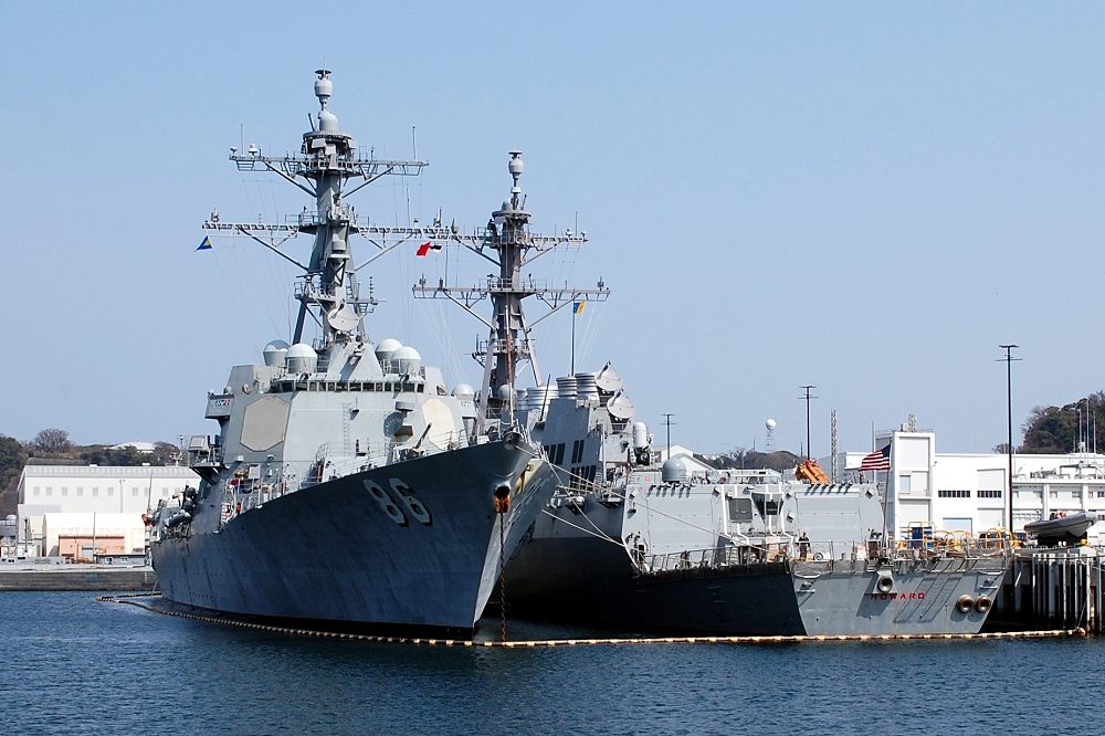画像はアメリカ海軍の駆逐艦。手前の「86」と描かれた艦は、昨年末に配備されたばかり
