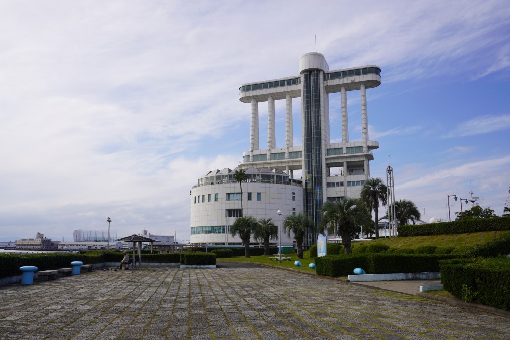 高さ63mのポートビルは、名古屋港の象徴的存在