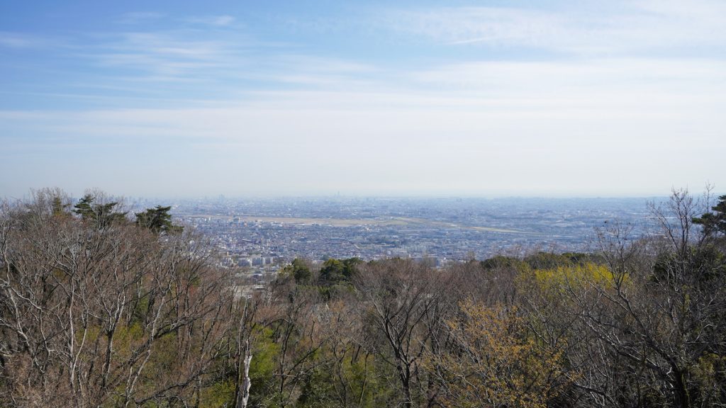 澄んだ青空に映える絶景。大阪が一望できる