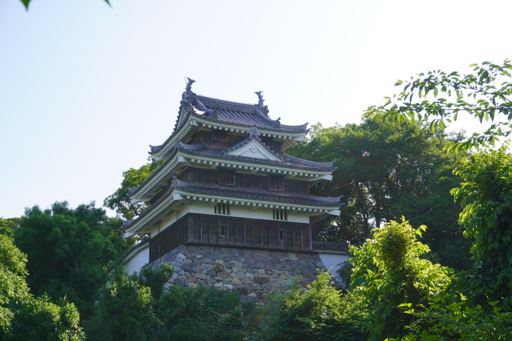 西尾城の一部である本丸丑寅櫓。櫓の高さは10mで、三層構造になっている