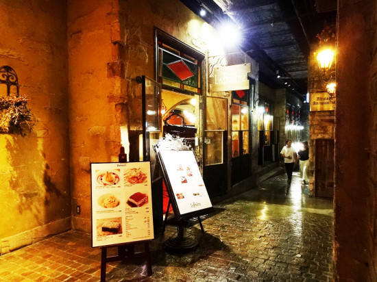 夜景が楽しめるレストラン「カフェ ラ・ボエム」