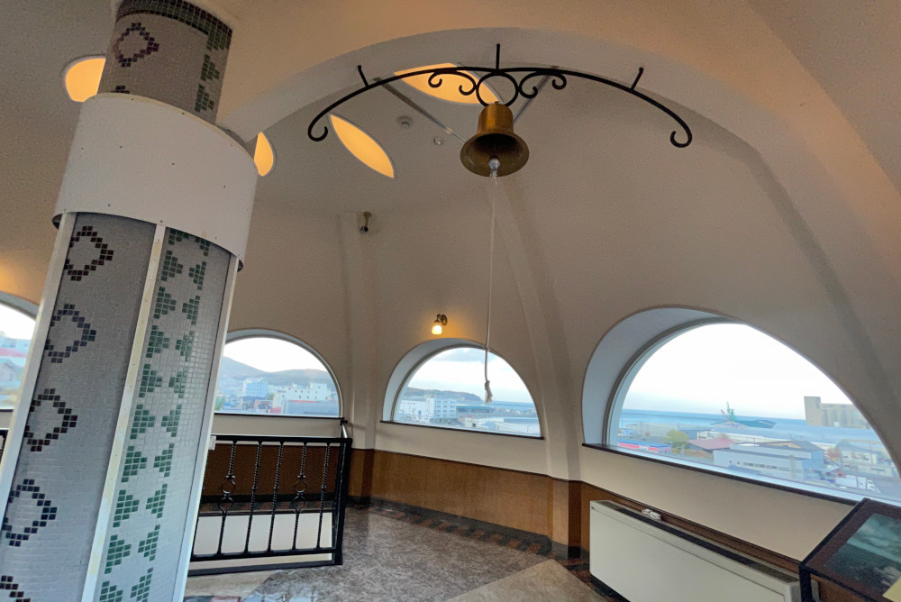 塔の最上階には展望室がある。小樽港や天狗山がぐるりと見渡せる