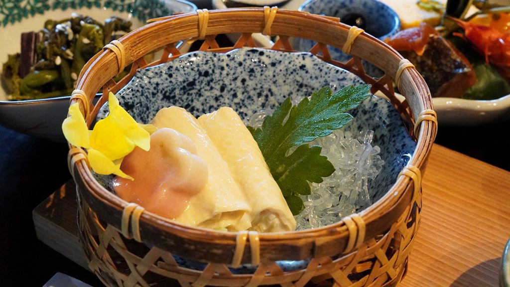 京都に来たらぜひ味わいたい湯葉。口に入れると溶けてしまいそうな柔らかさがたまらない！
