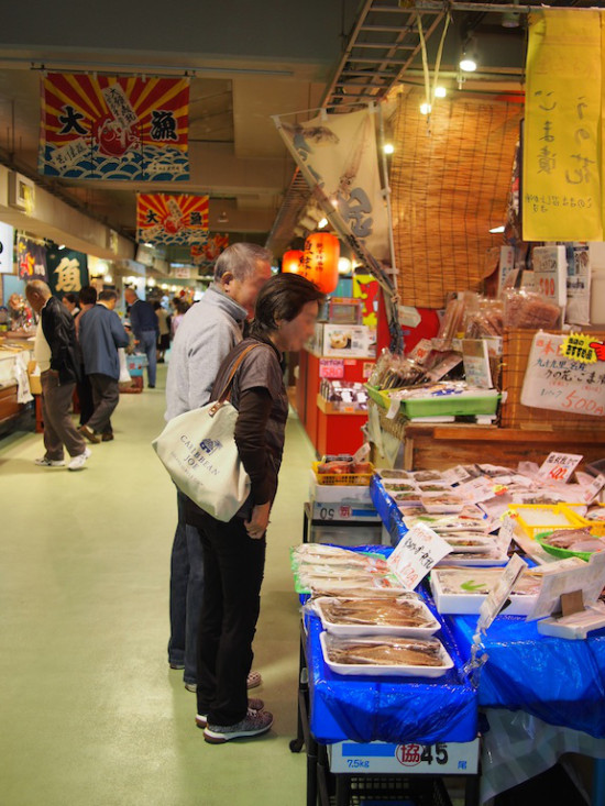 銚子港で水揚げされた新鮮な魚介類を即売！