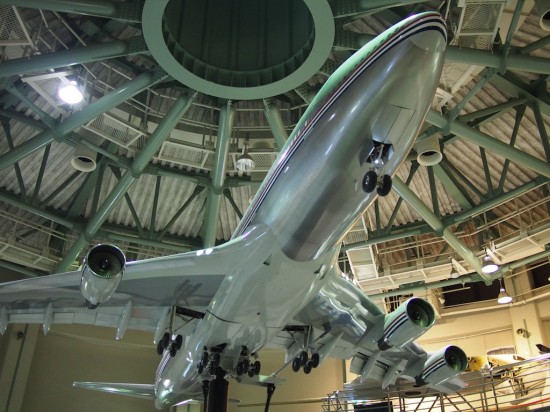 ボーイング747-400の大型模型。飛行機のフォルムってカッコいいですよね！