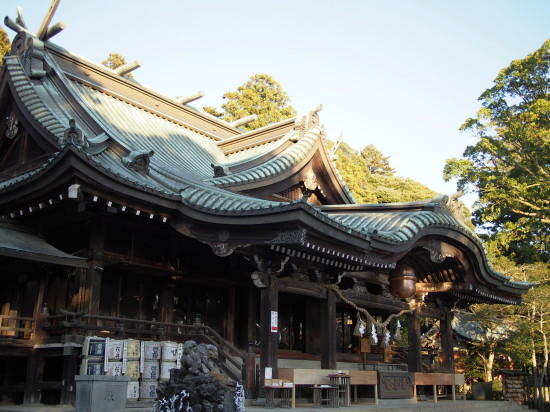 筑波山の２つの峰を男女二柱の御祭神とする筑波神社は、縁結びや夫婦円満のパワースポットとしても人気