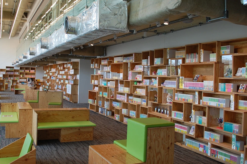  「マンガ・ラノベ図書館」には2万5千冊のラノベやコミックがある。「マンガ・ラノベ図書館チケット（単体）」は600円（税込み） 