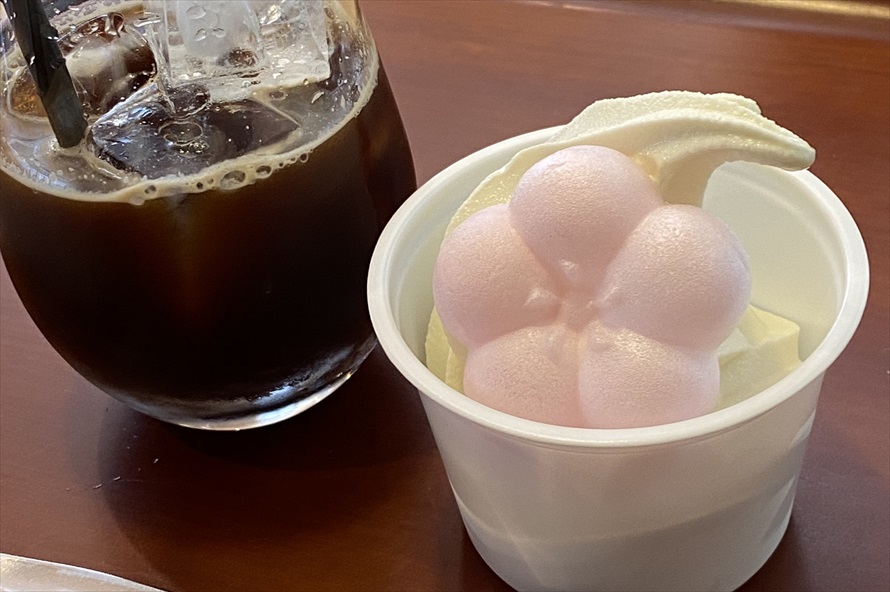 「秘伝豆」による風味とコクが、他のお店では味わえないソフトクリームにしてくれている 