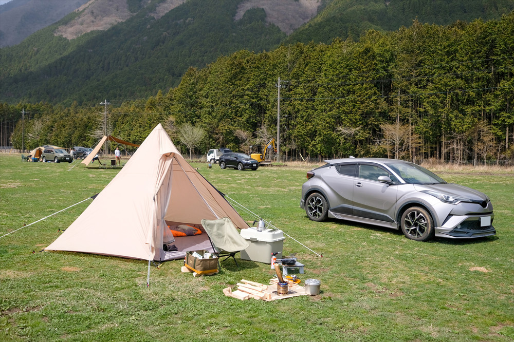  車外のスペースも使ってゆったりと過ごしたい場合は、オートキャンプ場を利用しよう 