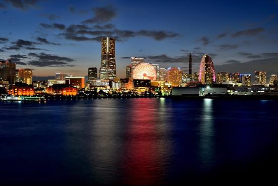 横浜港大さん橋国際客船ターミナルの屋上は24時間開放。好きなときに好きなだけ居られるのも魅力